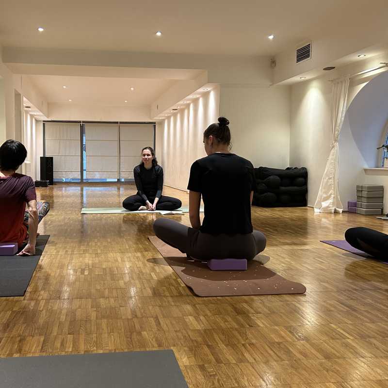 Early Morning Yoga – Kálvin tér